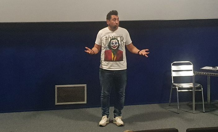 Nando Timoteo. Sotto, con Giulia Musso, Gianluca Arena e Thomas Incontri, direttore artistico del Miv Nando Timoteo. Sotto, con Giulia Musso, Gianluca Arena e Thomas Incontri, direttore artistico del Miv