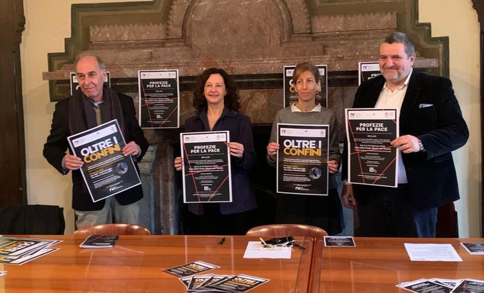 “Profezie per la Pace”: la mostra per i 50 anni della Cooperativa Rezzara, dal Meeting di Rimini al Museo del Tessile “Profezie per la Pace”: la mostra per i 50 anni della Cooperativa Rezzara, dal Meeting di Rimini al Museo del Tessile