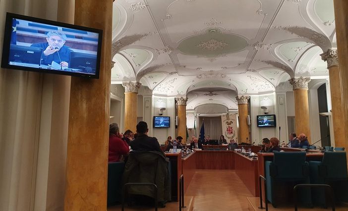 I lavori del Consiglio provinciale. Sotto, Premazzi e Rovelli, componenti del nuovo gruppo Eupolis I lavori del Consiglio provinciale. Sotto, Premazzi e Rovelli, componenti del nuovo gruppo Eupolis