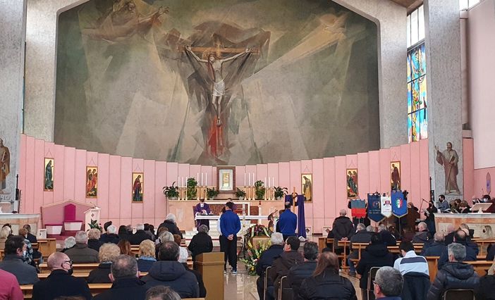 Il saluto commosso degli arbitri di Busto a Vincenzo Vergerio: «Quel tuo “Mai paura!” è un insegnamento di vita»