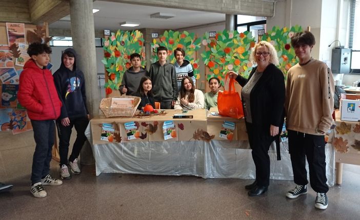 Gli alunni delle Pertini “bocciano il cancro” e raccolgono 2.500 euro per l’Airc