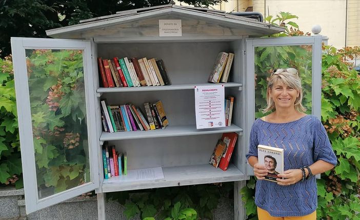 L'assessore Antonella Scolfaro presenta la "casetta dei libri" L'assessore Antonella Scolfaro presenta la "casetta dei libri"