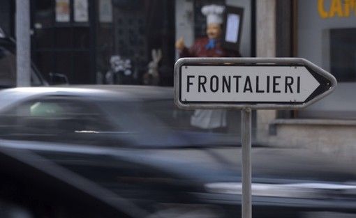 Frontalieri, Orsenigo e Astuti (Pd): «Via libera alla tassa salute: Governo e Regione usano i lavoratori solo per fare cassa»