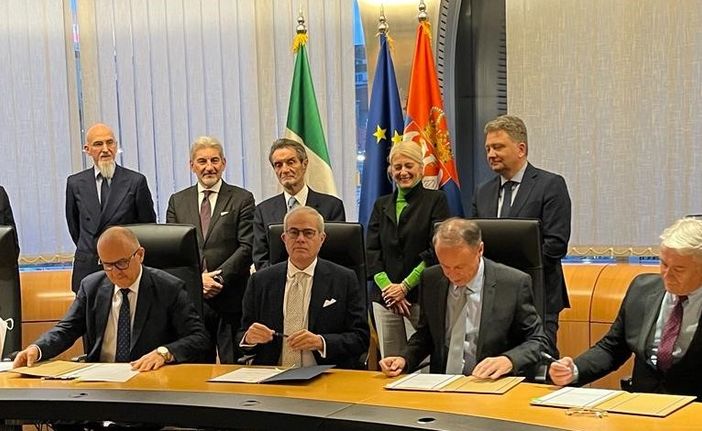 Nella foto da sinistra: in prima fila il rettore Antic, il professor Zamperetti, il rettore Djokic e il rettore Madic; in seconda fila l’ambasciatore Gori, il sottosegretario Cattaneo, il presidente Fontana, il ministro Begovic e il ministro Jovanovic