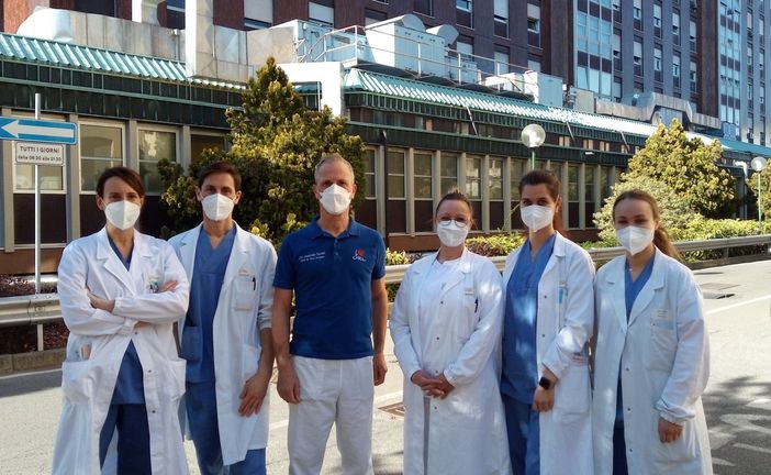 Al centro, il dottor Antonio Scotti