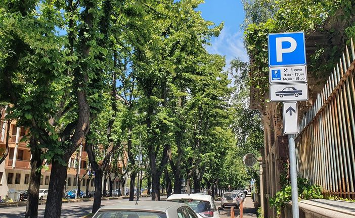 Sosta con disco orario vicino al supermercato di viale Duca d'Aosta