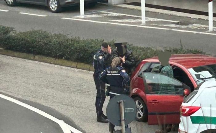 L'operazione della polizia locale di Lavena Ponte Tresa