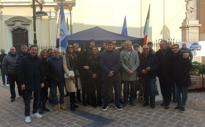 FdI in piazza per i tre anni del governo. Ma a Busto (e in Regione) è tempo di chiarimenti con gli alleati