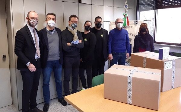 La Fen Garments di Gallarate produce mascherine, ne ha donate 2mila a Vanzaghello La Fen Garments di Gallarate produce mascherine, ne ha donate 2mila a Vanzaghello
