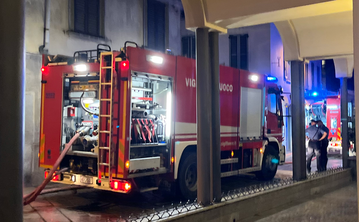 VIDEO. Busto, fiamme nella notte in via Matteotti