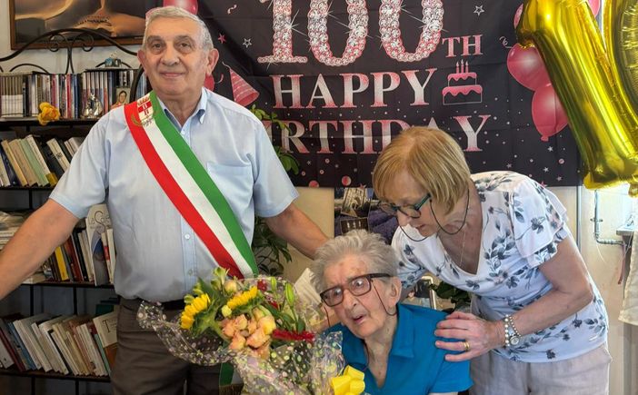«Con coraggio, tenacia e il sorriso»: Busto festeggia i 100 anni di Maria Antonietta Albè