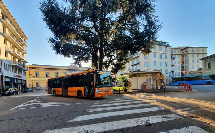 Via le transenne: piazza Trento e Trieste completamente riaperta al traffico