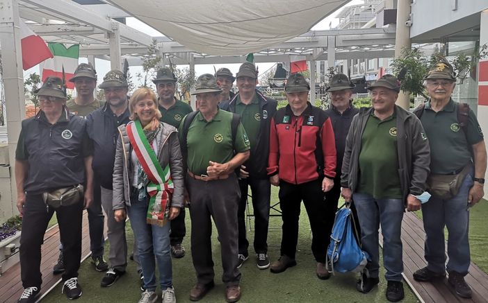 Gli alpini di Castellanza al raduno di Rimini. C’è anche il sindaco Cerini: «Qui per ringraziarli» Gli alpini di Castellanza al raduno di Rimini. C’è anche il sindaco Cerini: «Qui per ringraziarli»