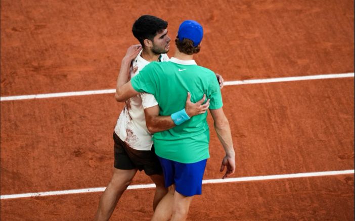 L'OPINIONE. «Date la coppa a entrambi»: Sinner-Alcaraz, la partita che resterà nella storia L'OPINIONE. «Date la coppa a entrambi»: Sinner-Alcaraz, la partita che resterà nella storia