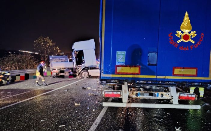 Tremendo frontale con un Tir: giovane di 23 anni muore nel Milanese