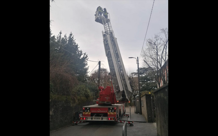 I vigili del fuoco durante le operazioni