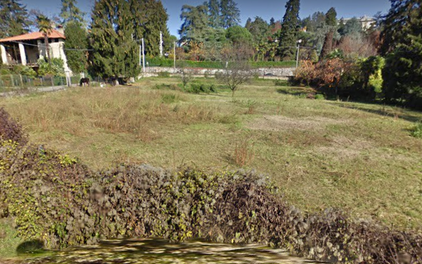 Gli studenti dell'Isis Newton trasformano il terreno comunale di via Truno in un vigneto Gli studenti dell'Isis Newton trasformano il terreno comunale di via Truno in un vigneto