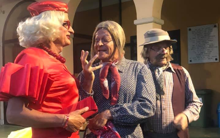 Mabilia, Teresa, Giovanni e sotto in posa con il sindaco Poliseno