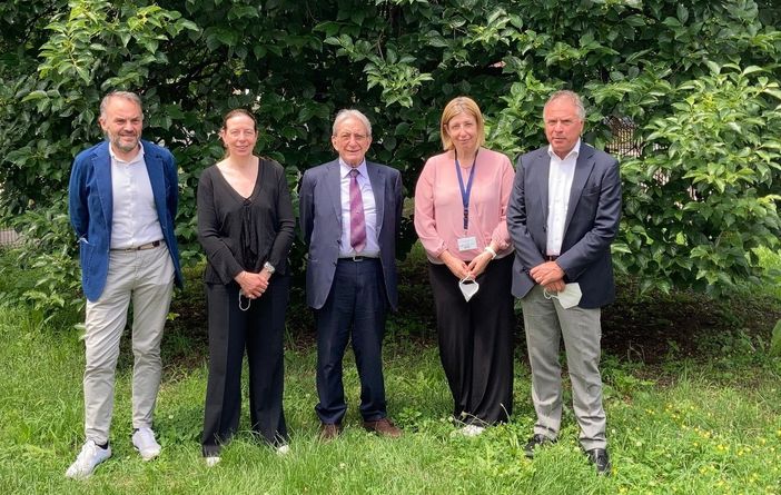 Franco Castiglioni (primo a destra) è il nuovo presidente dell'Aias Busto Arsizio. Al suo fianco la squadra di direttori e il presidente emerito Ceccuzzi
