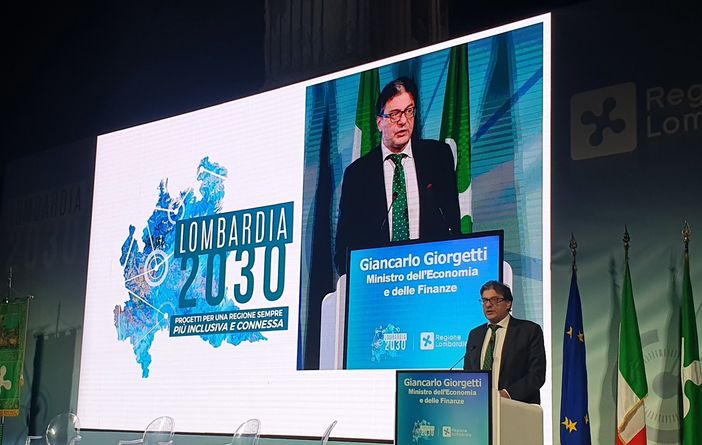 VIDEO Pnrr, Giorgetti: «Alla Lombardia risorse per 7 miliardi e mezzo. Un quinto per i trasporti» VIDEO Pnrr, Giorgetti: «Alla Lombardia risorse per 7 miliardi e mezzo. Un quinto per i trasporti»