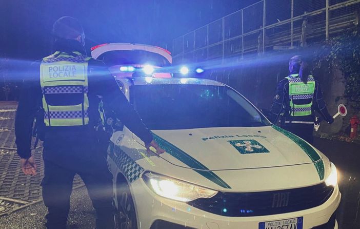 Giocavano d'azzardo con le macchinette in una sala scommesse di Lavena Ponte Tresa: identificati dieci minorenni Giocavano d'azzardo con le macchinette in una sala scommesse di Lavena Ponte Tresa: identificati dieci minorenni