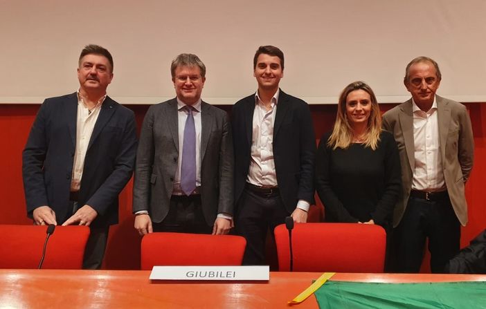 VIDEO. Fidanza a Busto contro le «follie green»: «Portiamo in Europa una maggioranza modello Meloni» VIDEO. Fidanza a Busto contro le «follie green»: «Portiamo in Europa una maggioranza modello Meloni»