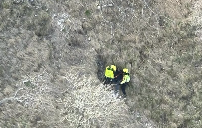 FOTO. Escursionista disperso sui monti del Comasco, salvato dal "Drago" di Malpensa FOTO. Escursionista disperso sui monti del Comasco, salvato dal "Drago" di Malpensa