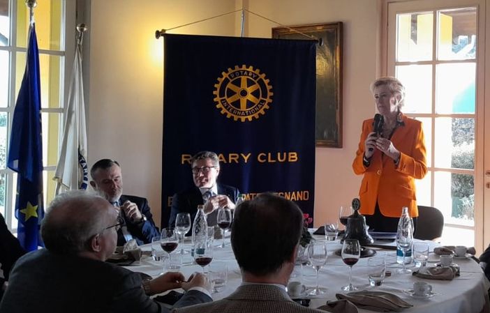 Moratti a Gallarate. Niente politica, si parla di welfare