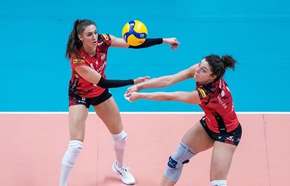 Lena Stigrot e Alice Degradi, schiacciatrici della Uyba Lena Stigrot e Alice Degradi, schiacciatrici della Uyba