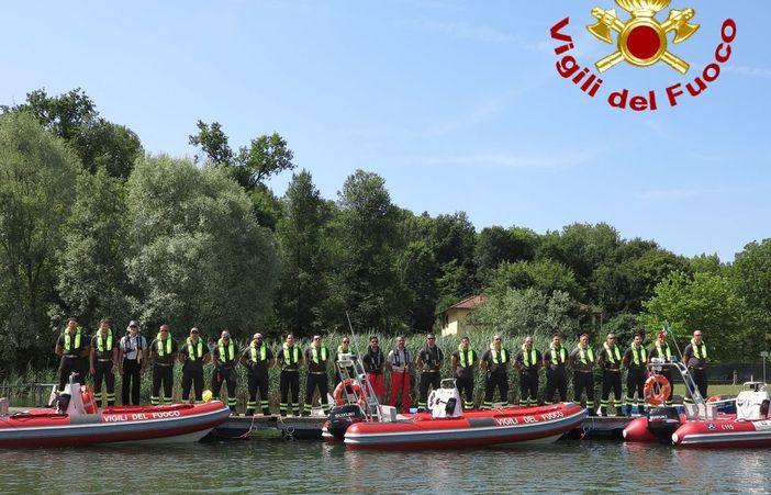 Il corso per la patente nautica dei vigili del fuoco che si è svolto sul lago di Varese alla Schiranna e a Bodio Lomnago