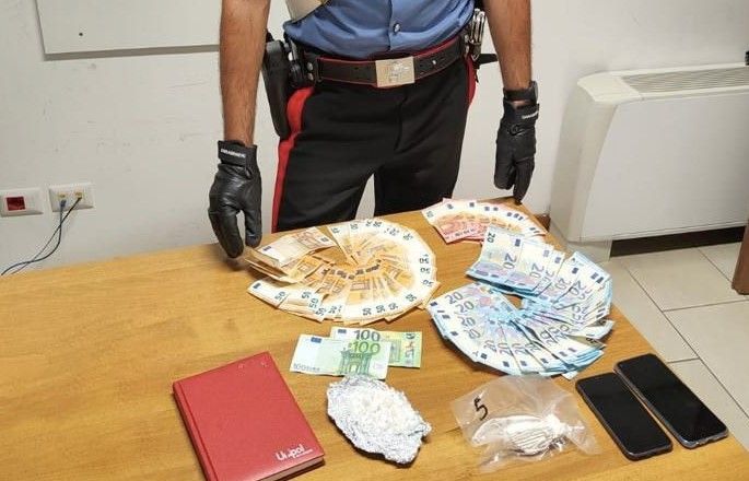 Cocaina nascosta in auto e in un'intercapedine di casa, arrestato a Induno un 36enne albanese