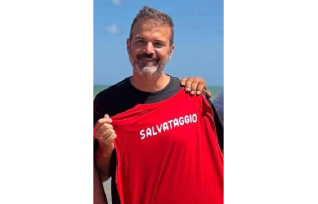 Stramaccioni, bene bene: salva due ragazze che stavano annegando. «Ma non chiamatemi eroe» Stramaccioni, bene bene: salva due ragazze che stavano annegando. «Ma non chiamatemi eroe»