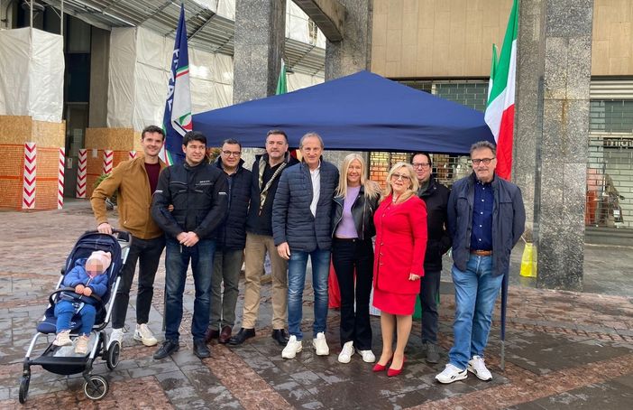 Busto, Fratelli d’Italia in piazza. C’è anche Antonelli: «Il rapporto col partito? Sereno»
