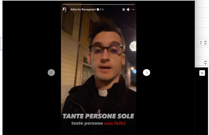 Don Alberto nella sua passeggiata social