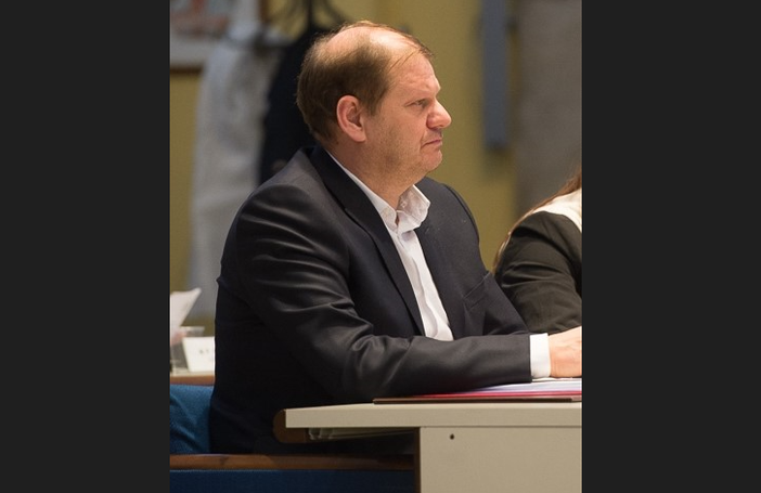 Livio Pinciroli quando sedeva in consiglio comunale. Sotto, il suo ritorno per una sera nella sede della Lega Livio Pinciroli quando sedeva in consiglio comunale. Sotto, il suo ritorno per una sera nella sede della Lega