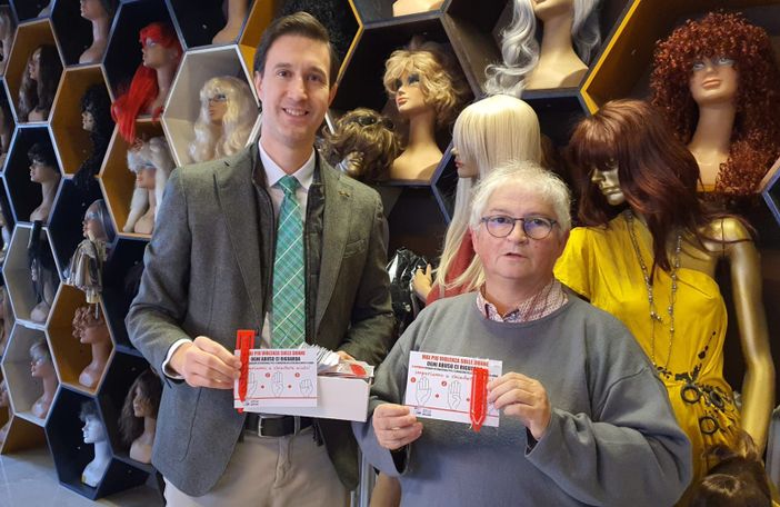 Andrea Pisani e Patrizia Lia con i kit