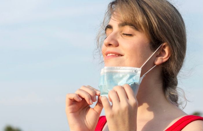 Da lunedì la Lombardia torna in zona bianca. Fontana: «Percentuale di positivi sotto la media nazionale»