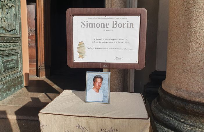 L’abbraccio di Busto a Simone Borin. «Ci avviciniamo al dolore di questa famiglia in punta di piedi, con tanto rispetto» L’abbraccio di Busto a Simone Borin. «Ci avviciniamo al dolore di questa famiglia in punta di piedi, con tanto rispetto»