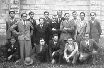 Oratoriani con il coadiutore don Rinaldo Ponti, c. 1938.