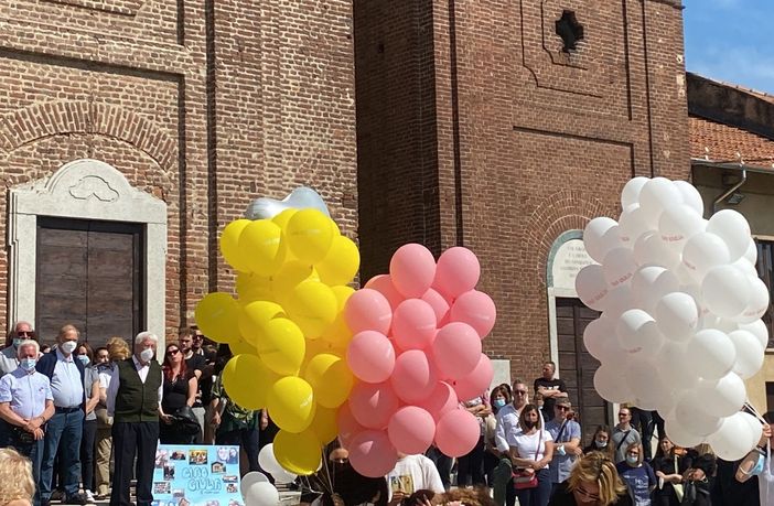 La lettera dei compagni di Giulia: «Il bene che ti vogliamo è più forte della violenza che ti ha portata via» La lettera dei compagni di Giulia: «Il bene che ti vogliamo è più forte della violenza che ti ha portata via»