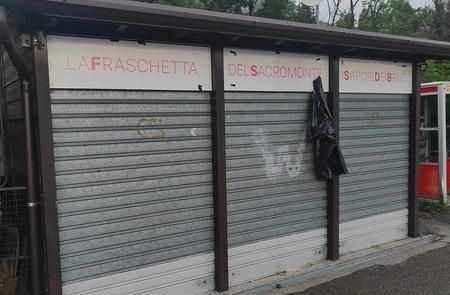 La nuova fiaschetteria in piazzale Pogliaghi al Sacro Monte, una "costola" della Corte dei Brut, sarà aperta da martedì prossimo La nuova fiaschetteria in piazzale Pogliaghi al Sacro Monte, una "costola" della Corte dei Brut, sarà aperta da martedì prossimo