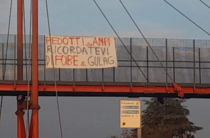 Busto, striscione contro segretario Pd e Anpi: «Ricordatevi di foibe e gulag» Busto, striscione contro segretario Pd e Anpi: «Ricordatevi di foibe e gulag»