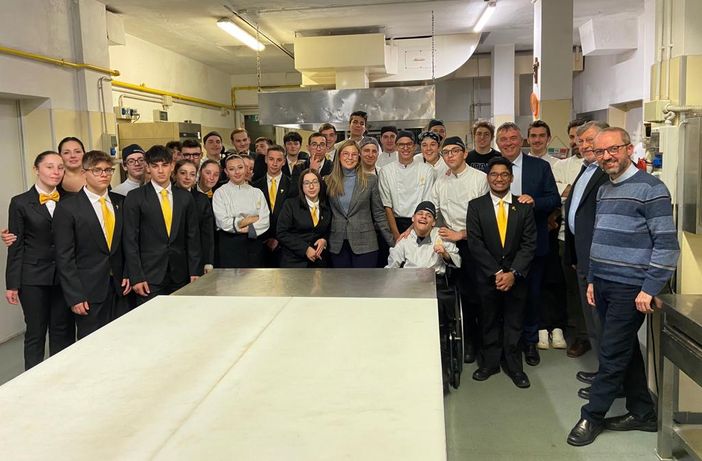 I ragazzi del De Filippi crescono in un’eccellenza italiana nel campo nella formazione per il settore alberghiero, enogastronomico e del rispetto ambientale I ragazzi del De Filippi crescono in un’eccellenza italiana nel campo nella formazione per il settore alberghiero, enogastronomico e del rispetto ambientale