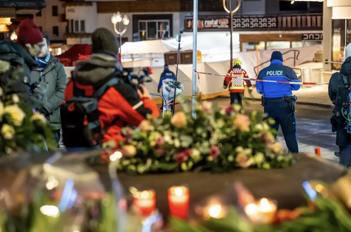 Tragedia di Crans-Montana, luminarie spente nei comuni delle Valli del Verbano Tragedia di Crans-Montana, luminarie spente nei comuni delle Valli del Verbano