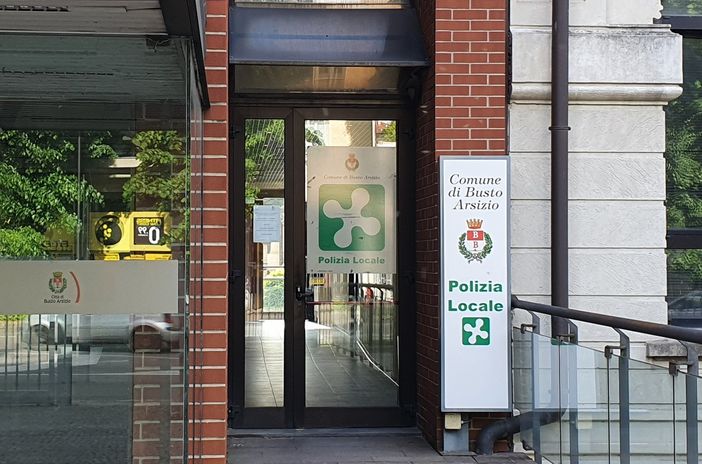 L’elogio di un cittadino siracusano per un’agente della Polizia locale di Busto: «Professionalità e straordinaria gentilezza»