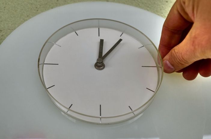 Ora legale addio, torna quella solare: ecco quando cambia Ora legale addio, torna quella solare: ecco quando cambia