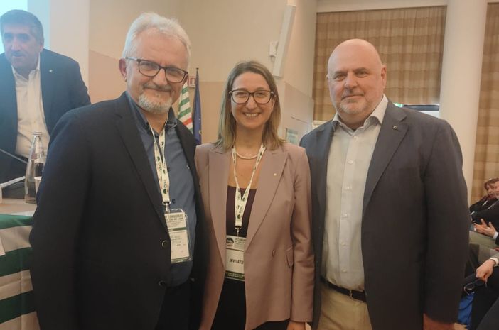 Dell’Erba (FdI): «Il coraggio della partecipazione è un valore fondante. Grazie alla Cisl dei Laghi per l’impegno nel rappresentare i lavoratori e costruire coesione sociale» Dell’Erba (FdI): «Il coraggio della partecipazione è un valore fondante. Grazie alla Cisl dei Laghi per l’impegno nel rappresentare i lavoratori e costruire coesione sociale»