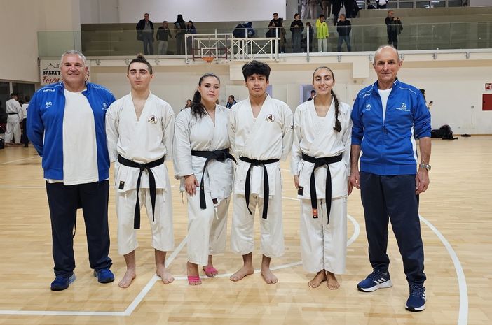 I maestri Gazich e Grasselli con gli atleti del Bu Do Kan promossi a cintura nera 2° Dan I maestri Gazich e Grasselli con gli atleti del Bu Do Kan promossi a cintura nera 2° Dan