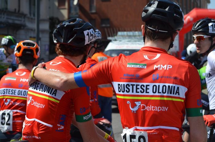 Felicità è una bici (con un libro). Busto e la Valle corrono verso il futuro