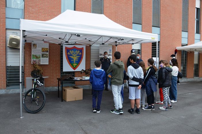 A lezione di legalità: la caserma dei Carabinieri di Busto apre le porte alle scuole